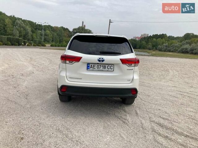 Белый Тойота Хайлендер, объемом двигателя 3.46 л и пробегом 22 тыс. км за 29500 $, фото 6 на Automoto.ua