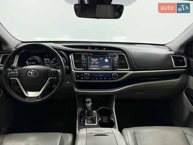 Белый Тойота Хайлендер, объемом двигателя 3.46 л и пробегом 100 тыс. км за 34000 $, фото 35 на Automoto.ua