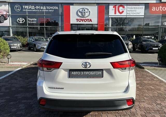 Белый Тойота Хайлендер, объемом двигателя 2.67 л и пробегом 136 тыс. км за 24700 $, фото 3 на Automoto.ua