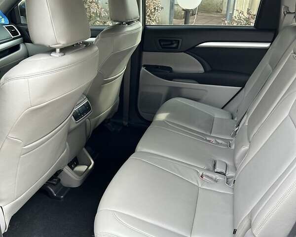 Білий Тойота Хайлендер, об'ємом двигуна 2.7 л та пробігом 115 тис. км за 31500 $, фото 16 на Automoto.ua