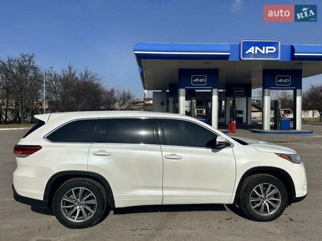Білий Тойота Хайлендер, об'ємом двигуна 2.7 л та пробігом 115 тис. км за 31500 $, фото 3 на Automoto.ua
