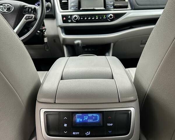 Білий Тойота Хайлендер, об'ємом двигуна 2.7 л та пробігом 115 тис. км за 31500 $, фото 9 на Automoto.ua