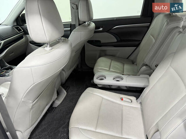 Белый Тойота Хайлендер, объемом двигателя 3.46 л и пробегом 100 тыс. км за 34000 $, фото 31 на Automoto.ua