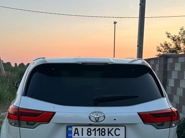 Білий Тойота Хайлендер, об'ємом двигуна 2.7 л та пробігом 280 тис. км за 22299 $, фото 2 на Automoto.ua