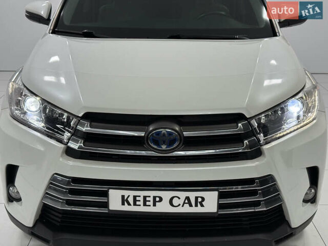 Белый Тойота Хайлендер, объемом двигателя 3.46 л и пробегом 100 тыс. км за 34000 $, фото 4 на Automoto.ua