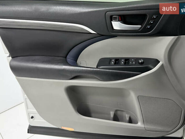 Белый Тойота Хайлендер, объемом двигателя 3.46 л и пробегом 100 тыс. км за 34000 $, фото 28 на Automoto.ua