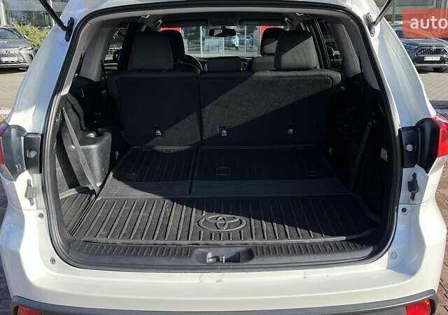 Белый Тойота Хайлендер, объемом двигателя 2.67 л и пробегом 136 тыс. км за 24700 $, фото 9 на Automoto.ua