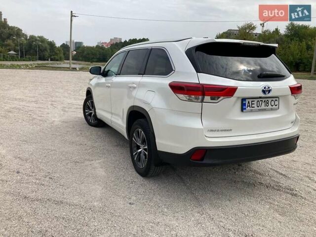 Белый Тойота Хайлендер, объемом двигателя 3.46 л и пробегом 22 тыс. км за 29500 $, фото 18 на Automoto.ua