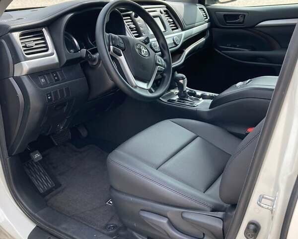 Белый Тойота Хайлендер, объемом двигателя 3.46 л и пробегом 22 тыс. км за 29500 $, фото 11 на Automoto.ua