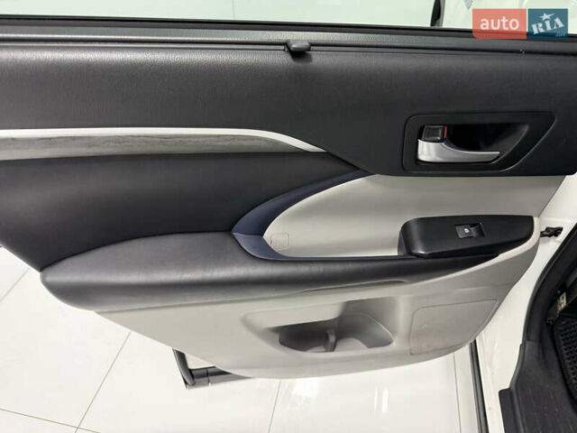 Белый Тойота Хайлендер, объемом двигателя 3.46 л и пробегом 100 тыс. км за 34000 $, фото 33 на Automoto.ua