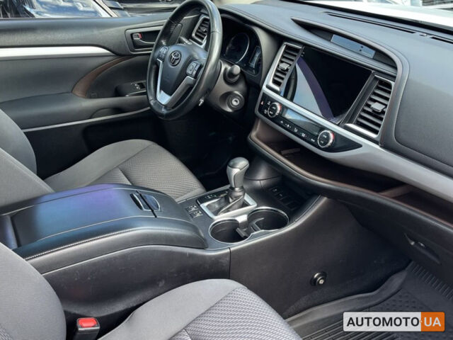 Белый Тойота Хайлендер, объемом двигателя 2.7 л и пробегом 136 тыс. км за 24700 $, фото 5 на Automoto.ua