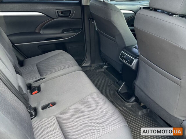 Белый Тойота Хайлендер, объемом двигателя 2.7 л и пробегом 136 тыс. км за 24700 $, фото 6 на Automoto.ua