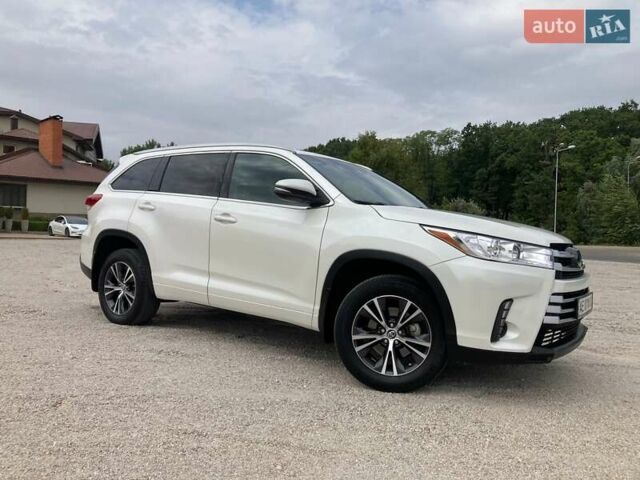 Белый Тойота Хайлендер, объемом двигателя 3.46 л и пробегом 22 тыс. км за 29500 $, фото 2 на Automoto.ua