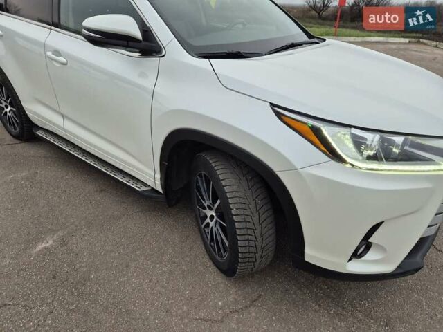 Білий Тойота Хайлендер, об'ємом двигуна 2.67 л та пробігом 149 тис. км за 29500 $, фото 8 на Automoto.ua