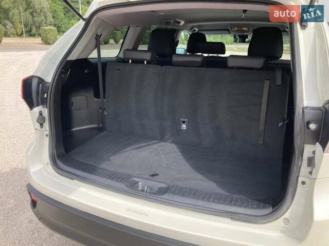 Белый Тойота Хайлендер, объемом двигателя 3.46 л и пробегом 22 тыс. км за 29500 $, фото 15 на Automoto.ua