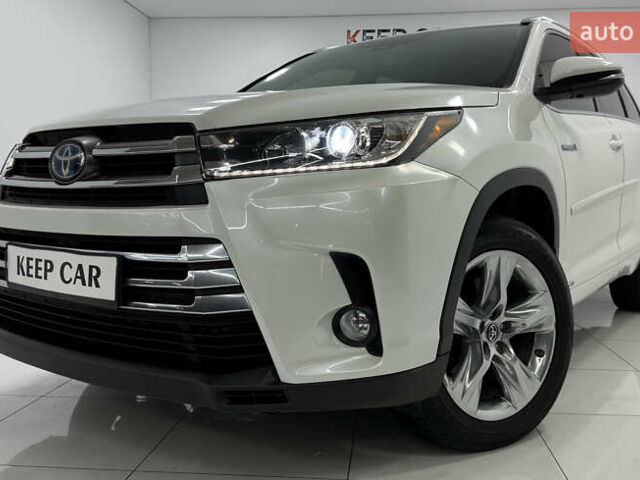 Белый Тойота Хайлендер, объемом двигателя 3.46 л и пробегом 100 тыс. км за 34000 $, фото 2 на Automoto.ua