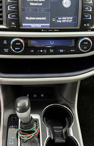 Белый Тойота Хайлендер, объемом двигателя 3.46 л и пробегом 100 тыс. км за 34000 $, фото 27 на Automoto.ua