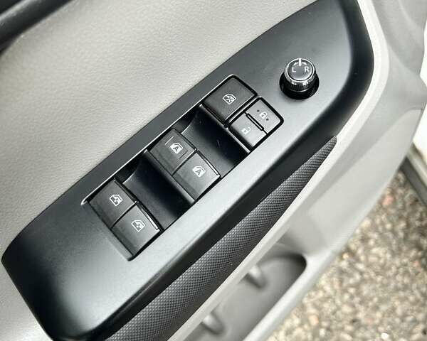 Білий Тойота Хайлендер, об'ємом двигуна 2.7 л та пробігом 115 тис. км за 31500 $, фото 10 на Automoto.ua