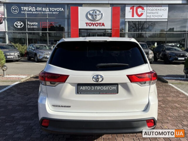 Белый Тойота Хайлендер, объемом двигателя 2.7 л и пробегом 136 тыс. км за 24700 $, фото 3 на Automoto.ua