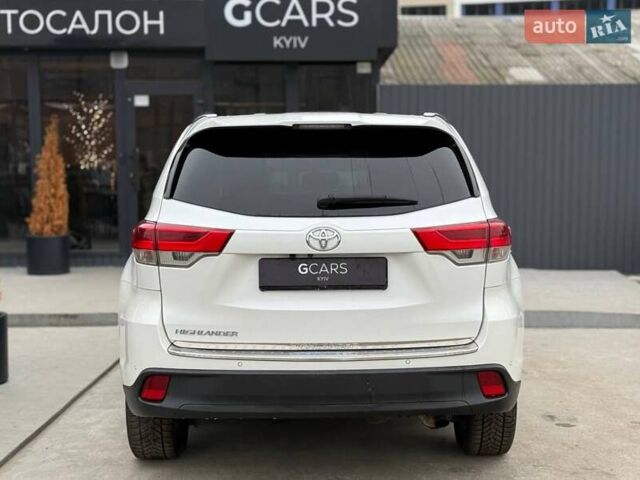 Белый Тойота Хайлендер, объемом двигателя 3.46 л и пробегом 138 тыс. км за 21999 $, фото 4 на Automoto.ua