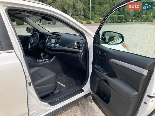 Белый Тойота Хайлендер, объемом двигателя 3.46 л и пробегом 22 тыс. км за 29500 $, фото 14 на Automoto.ua