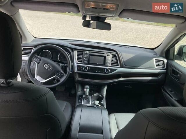 Белый Тойота Хайлендер, объемом двигателя 3.46 л и пробегом 22 тыс. км за 29500 $, фото 12 на Automoto.ua