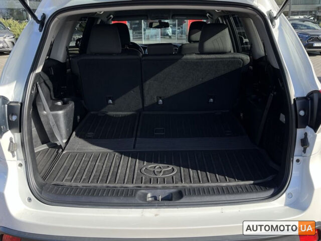 Белый Тойота Хайлендер, объемом двигателя 2.7 л и пробегом 136 тыс. км за 24700 $, фото 9 на Automoto.ua