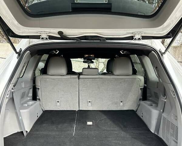 Білий Тойота Хайлендер, об'ємом двигуна 2.7 л та пробігом 115 тис. км за 31500 $, фото 17 на Automoto.ua