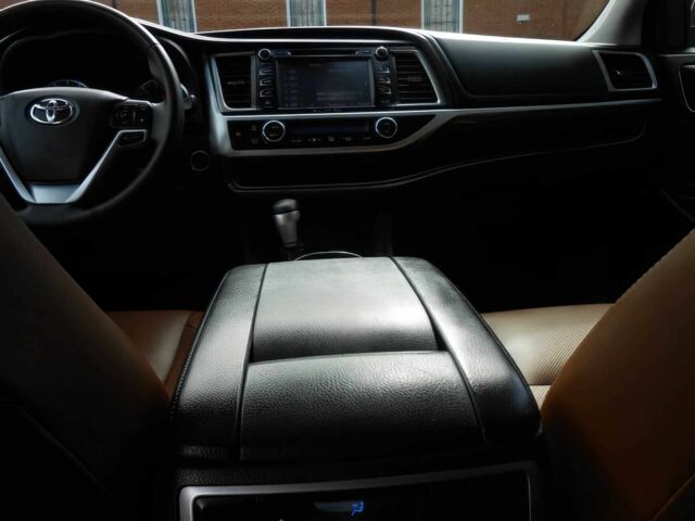 Белый Тойота Хайлендер, объемом двигателя 3.5 л и пробегом 67 тыс. км за 15600 $, фото 10 на Automoto.ua