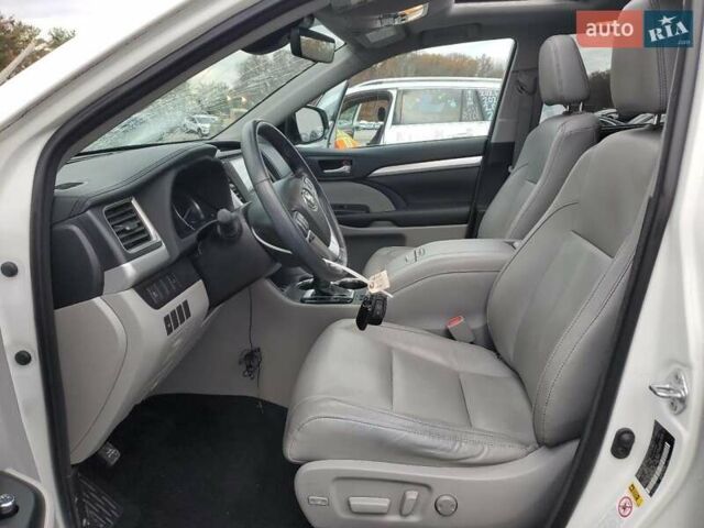 Белый Тойота Хайлендер, объемом двигателя 3.5 л и пробегом 86 тыс. км за 8700 $, фото 6 на Automoto.ua
