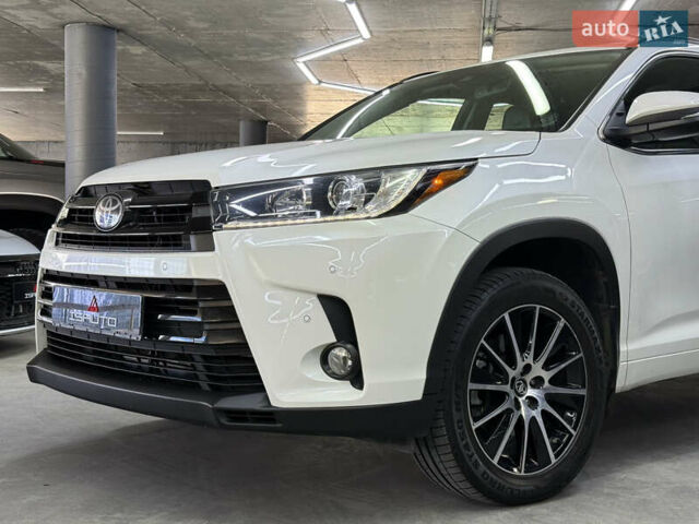 Белый Тойота Хайлендер, объемом двигателя 3.46 л и пробегом 74 тыс. км за 32900 $, фото 8 на Automoto.ua