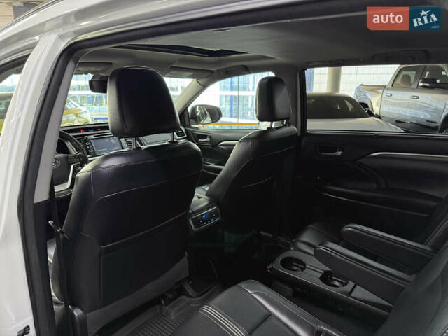 Белый Тойота Хайлендер, объемом двигателя 3.46 л и пробегом 74 тыс. км за 32900 $, фото 22 на Automoto.ua