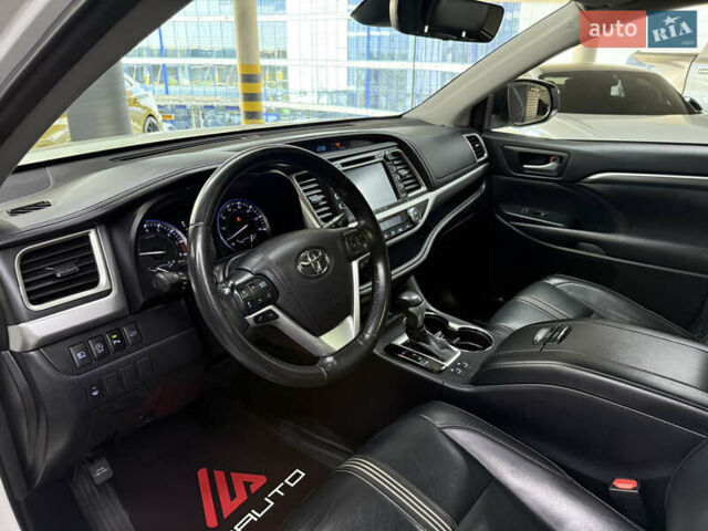 Белый Тойота Хайлендер, объемом двигателя 3.46 л и пробегом 74 тыс. км за 32900 $, фото 19 на Automoto.ua