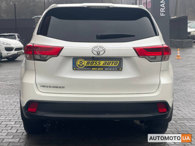 Білий Тойота Хайлендер, об'ємом двигуна 3.5 л та пробігом 60 тис. км за 31400 $, фото 4 на Automoto.ua