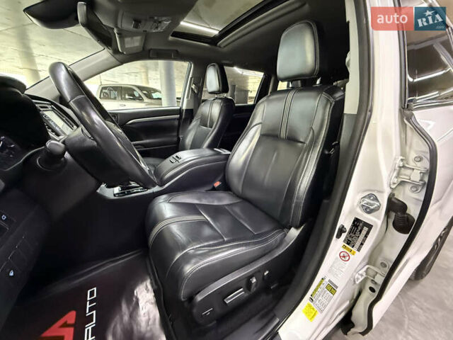 Белый Тойота Хайлендер, объемом двигателя 3.46 л и пробегом 74 тыс. км за 32900 $, фото 18 на Automoto.ua