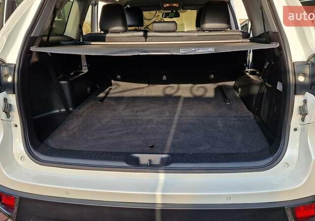 Белый Тойота Хайлендер, объемом двигателя 3.5 л и пробегом 13 тыс. км за 38500 $, фото 5 на Automoto.ua