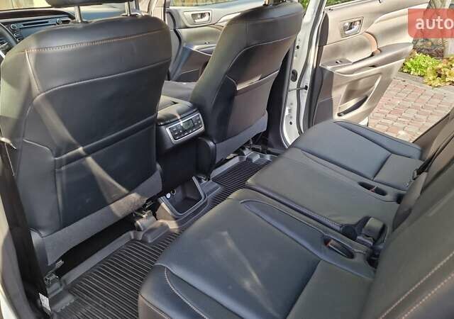 Белый Тойота Хайлендер, объемом двигателя 3.5 л и пробегом 13 тыс. км за 38500 $, фото 6 на Automoto.ua