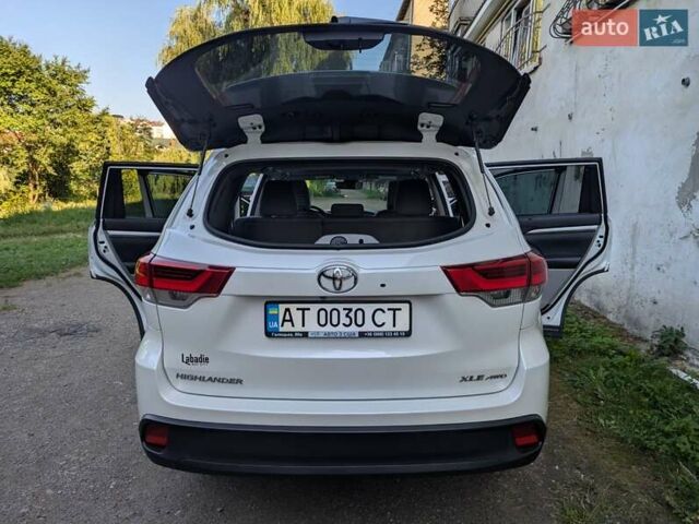Белый Тойота Хайлендер, объемом двигателя 3.46 л и пробегом 80 тыс. км за 33500 $, фото 18 на Automoto.ua
