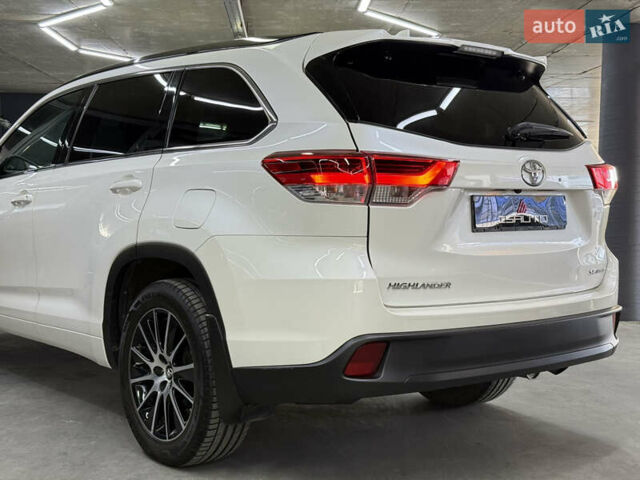 Белый Тойота Хайлендер, объемом двигателя 3.46 л и пробегом 74 тыс. км за 32900 $, фото 12 на Automoto.ua