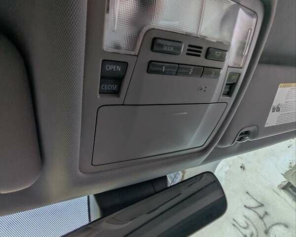 Белый Тойота Хайлендер, объемом двигателя 3.46 л и пробегом 80 тыс. км за 33500 $, фото 46 на Automoto.ua