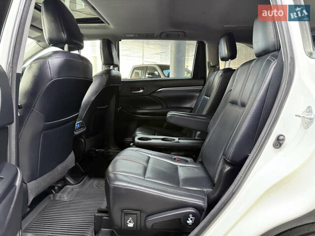 Белый Тойота Хайлендер, объемом двигателя 3.46 л и пробегом 74 тыс. км за 32900 $, фото 23 на Automoto.ua