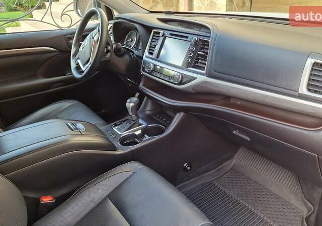 Белый Тойота Хайлендер, объемом двигателя 3.5 л и пробегом 13 тыс. км за 38500 $, фото 1 на Automoto.ua