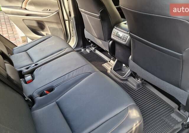 Белый Тойота Хайлендер, объемом двигателя 3.5 л и пробегом 13 тыс. км за 38500 $, фото 3 на Automoto.ua