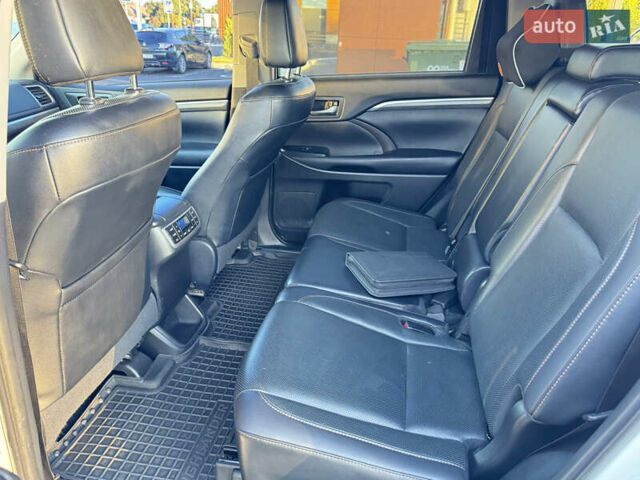 Белый Тойота Хайлендер, объемом двигателя 3.46 л и пробегом 149 тыс. км за 32700 $, фото 11 на Automoto.ua