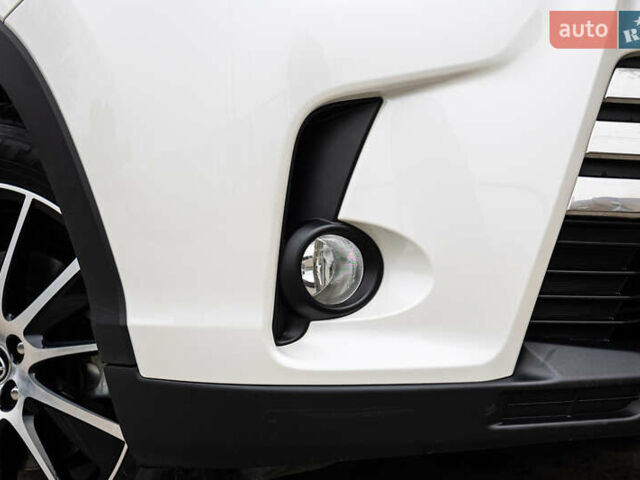 Белый Тойота Хайлендер, объемом двигателя 3.46 л и пробегом 26 тыс. км за 37950 $, фото 16 на Automoto.ua