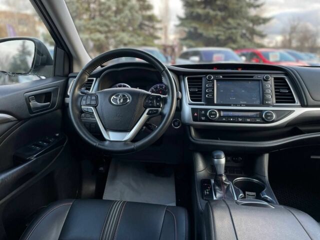 Белый Тойота Хайлендер, объемом двигателя 3.5 л и пробегом 125 тыс. км за 33600 $, фото 16 на Automoto.ua