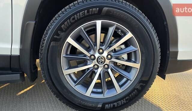 Білий Тойота Хайлендер, об'ємом двигуна 3.46 л та пробігом 98 тис. км за 35000 $, фото 9 на Automoto.ua