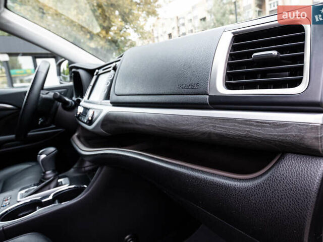 Белый Тойота Хайлендер, объемом двигателя 3.46 л и пробегом 26 тыс. км за 37950 $, фото 66 на Automoto.ua