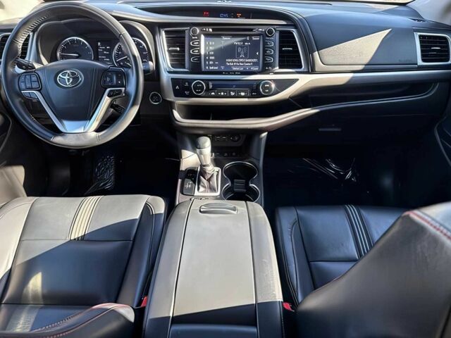 Белый Тойота Хайлендер, объемом двигателя 3.5 л и пробегом 36 тыс. км за 14000 $, фото 6 на Automoto.ua