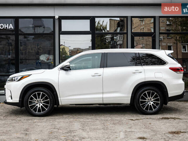 Белый Тойота Хайлендер, объемом двигателя 3.46 л и пробегом 26 тыс. км за 37950 $, фото 5 на Automoto.ua